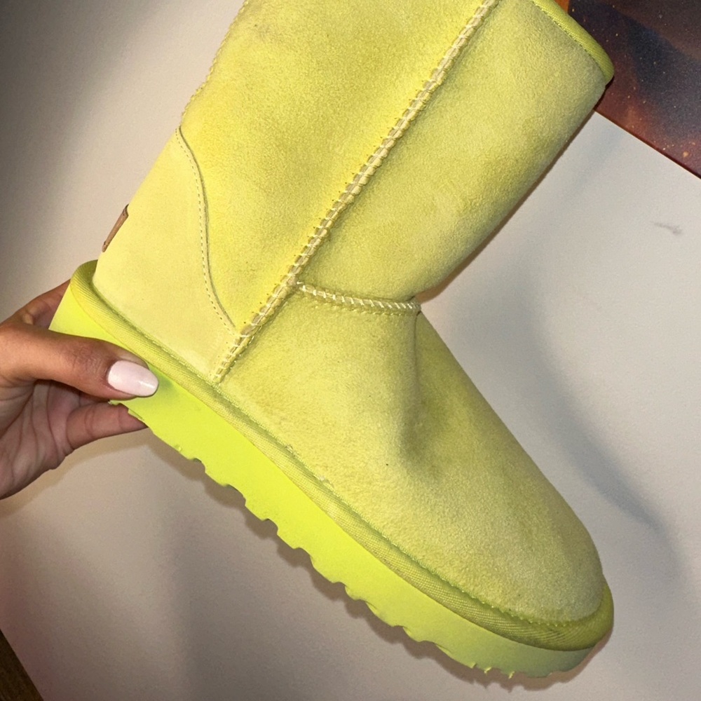Ugg’s Neon - Picture 8 of 9